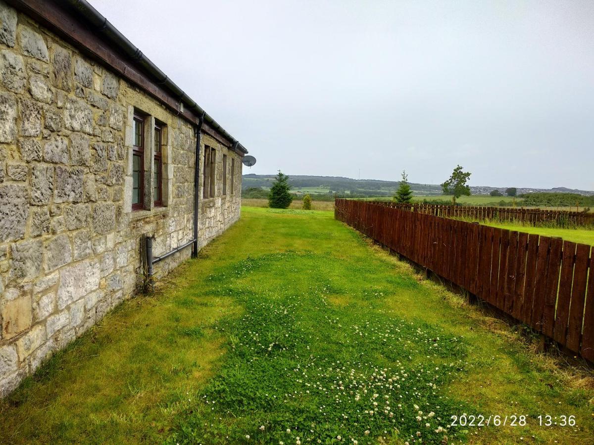 Cottage With Panoramic Views Kirk of Shotts Eksteriør billede